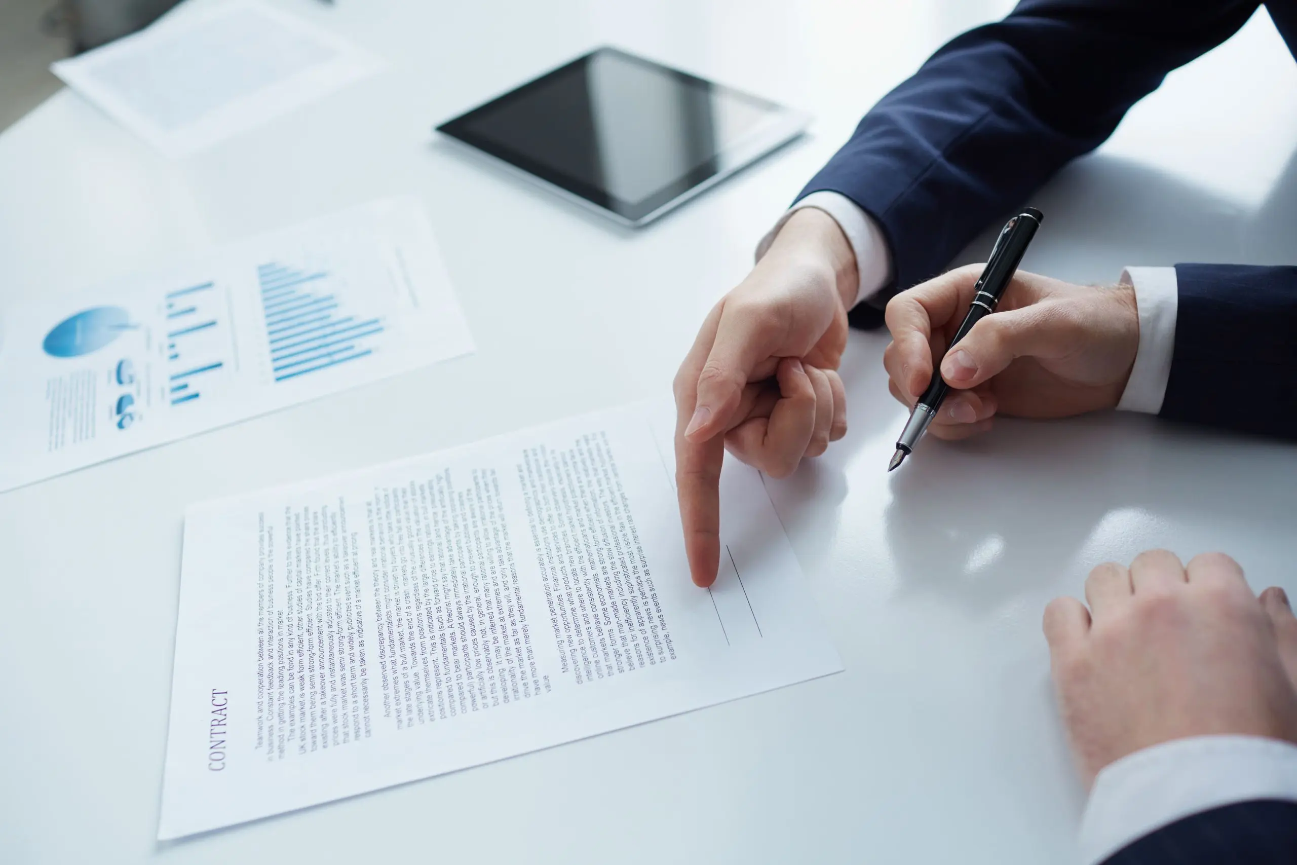 sin ningun contrato - Cómo se le llama a una persona que trabaja sin contrato
