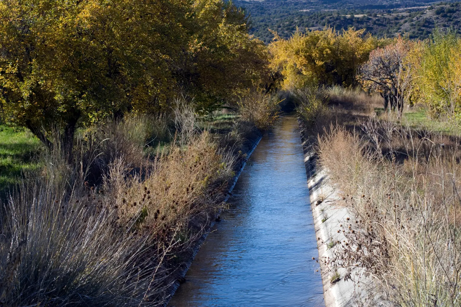 acequias materiales para su.construcción - Cómo se llama el canal para el agua del riego