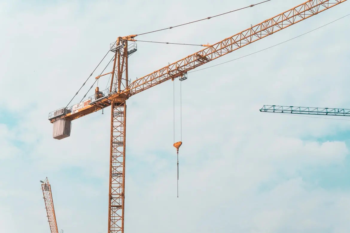 como se montan las gruas de construccion - Cómo suben las máquinas a los edificios