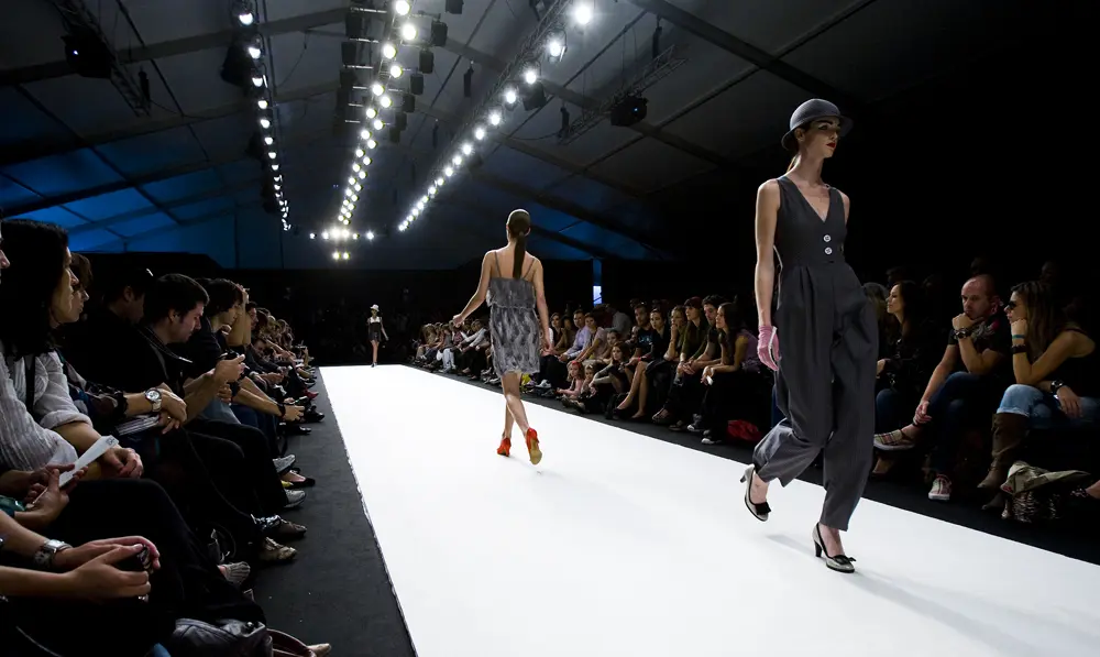 Cuanto Mide Una Pasarela De Moda