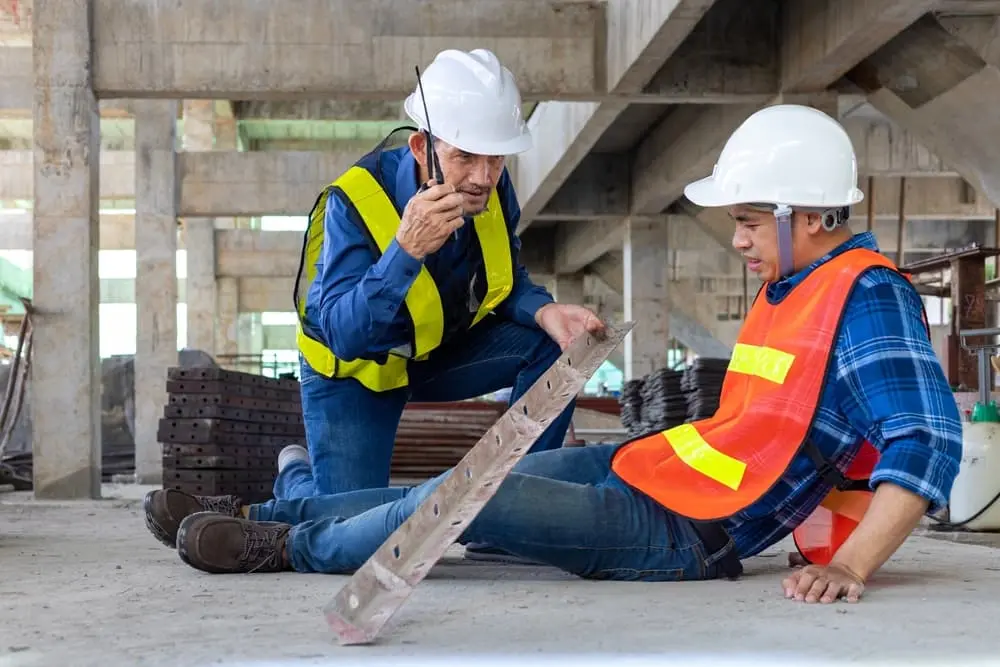 Caídas en la Construcción: Prevención y Seguridad en Alturas - Qué provoca las caídas en la construcción caida construccion - Qué provoca las caídas en la construcción